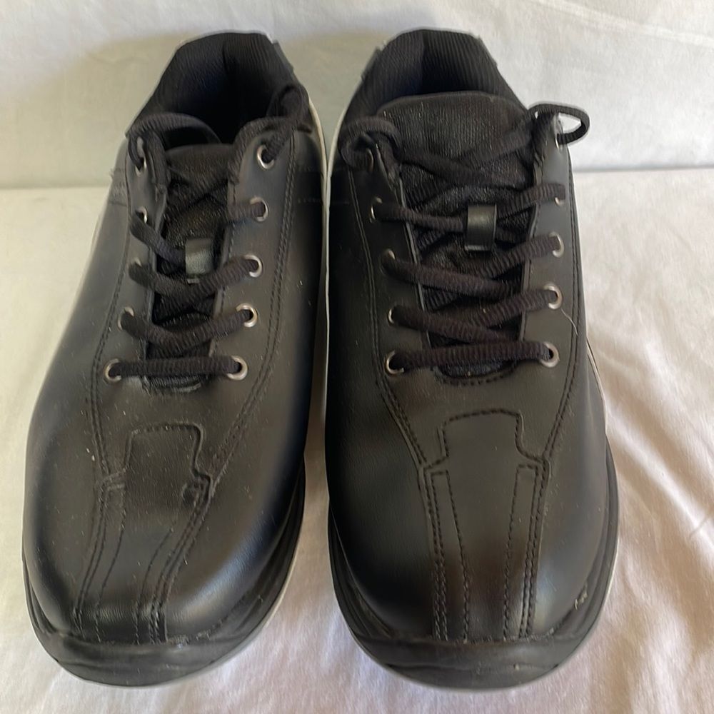 Brunswick Fury wide bowling shoes. Size 9. NWOT. Black